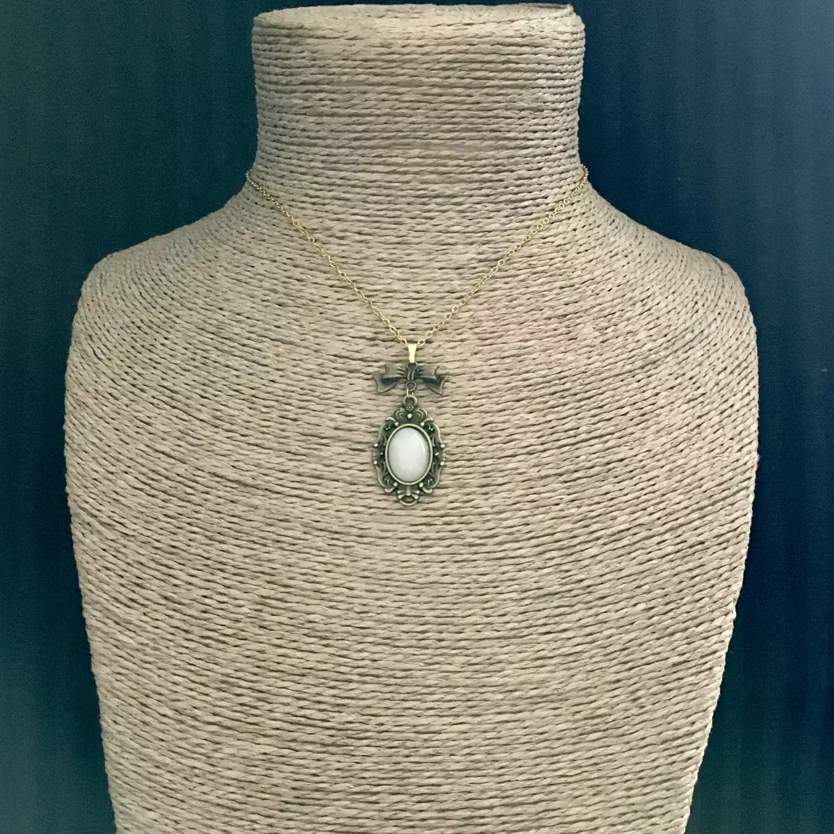 "Héloïse" pendentif d'inspiration victorienne