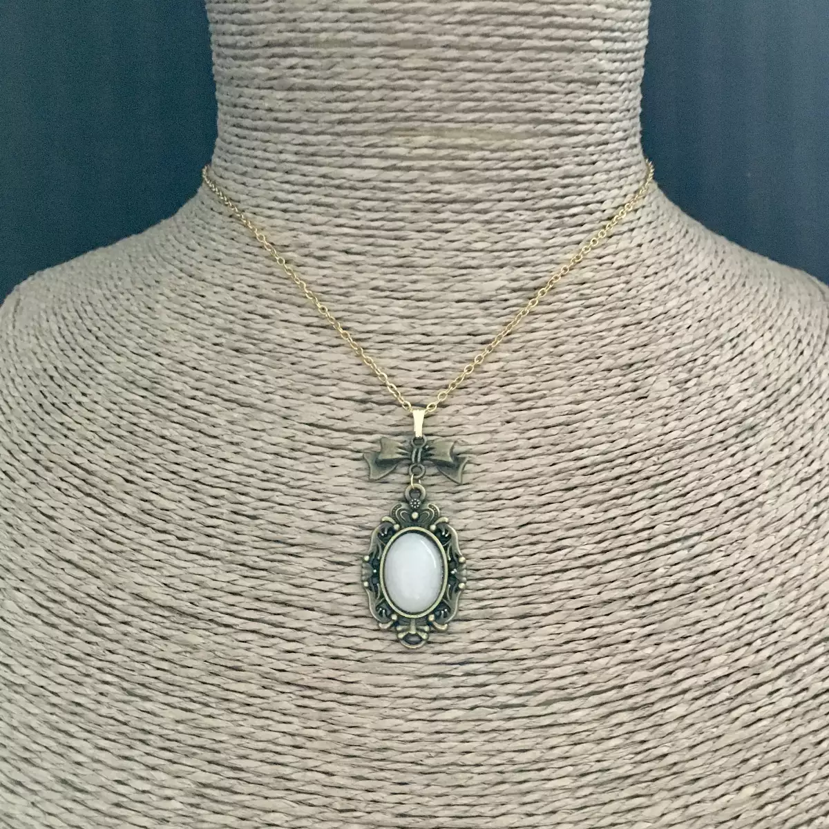 "Héloïse" pendentif d'inspiration victorienne