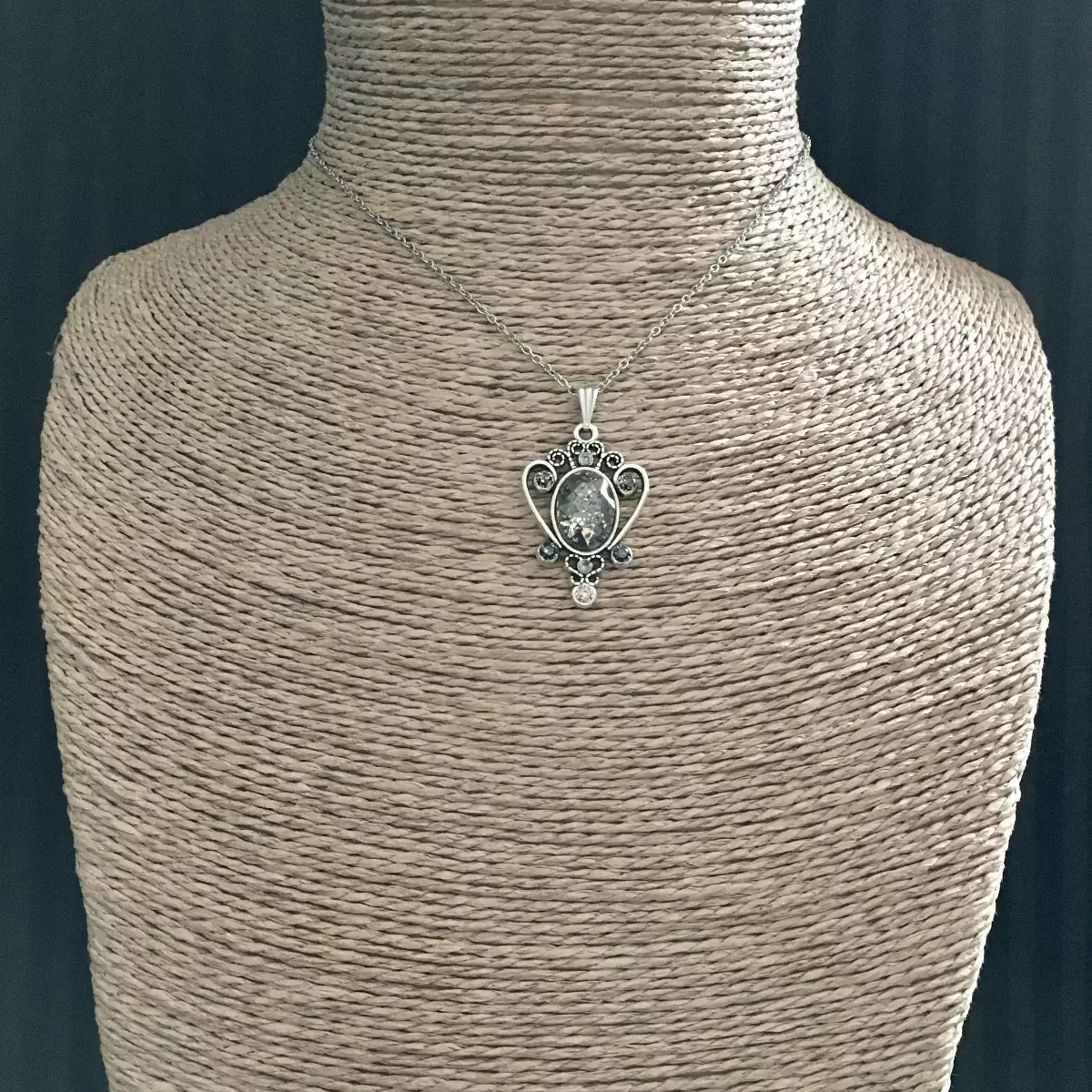 "Naly" pendentif d'inspiration baroque