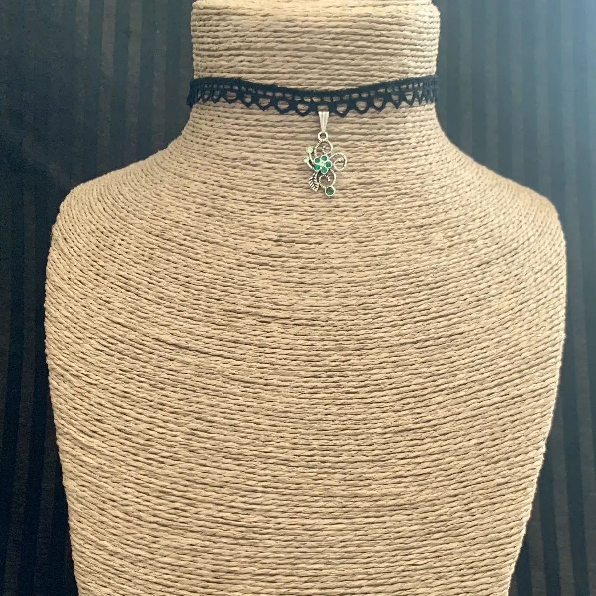 "Béverly" emerald