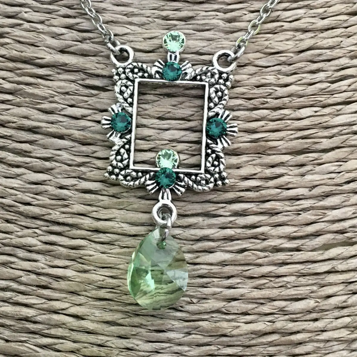 "Lolany" d'inspiration art nouveau