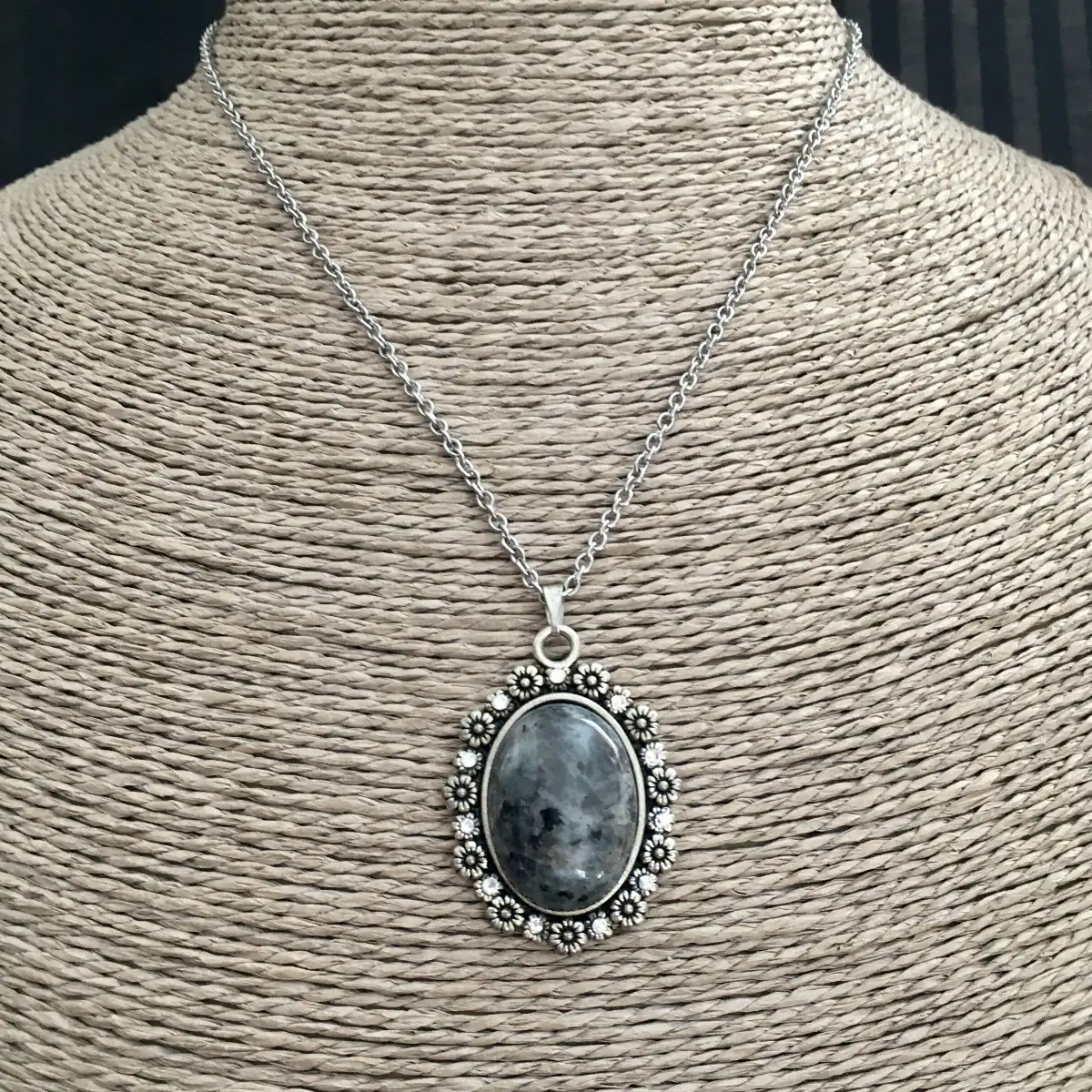 "Kanah" pendentif d'inspiration baroque