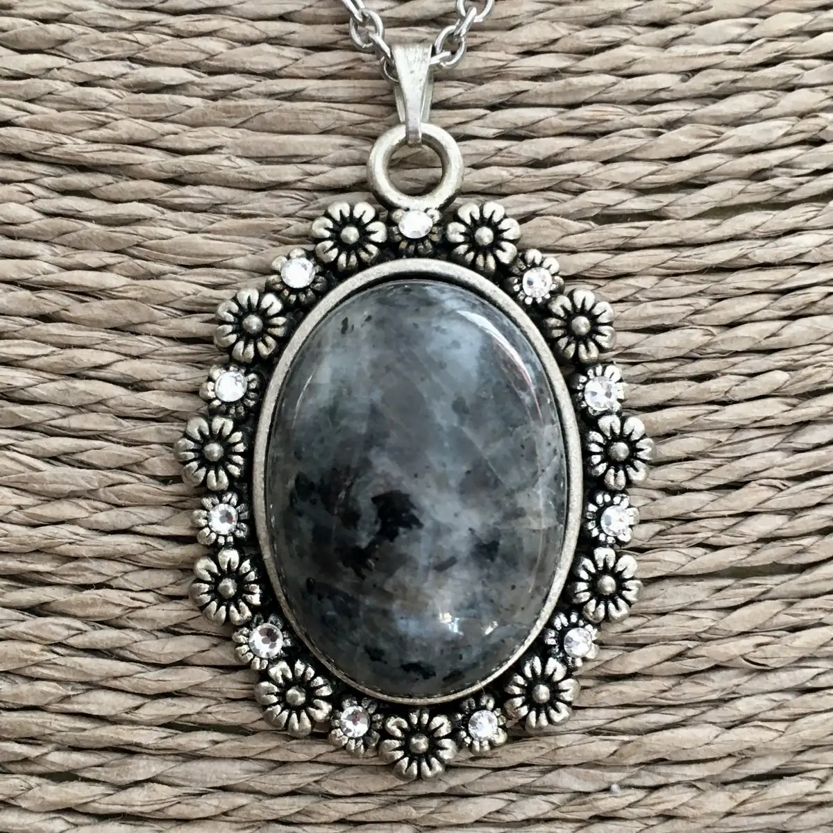 "Kanah" pendentif d'inspiration baroque
