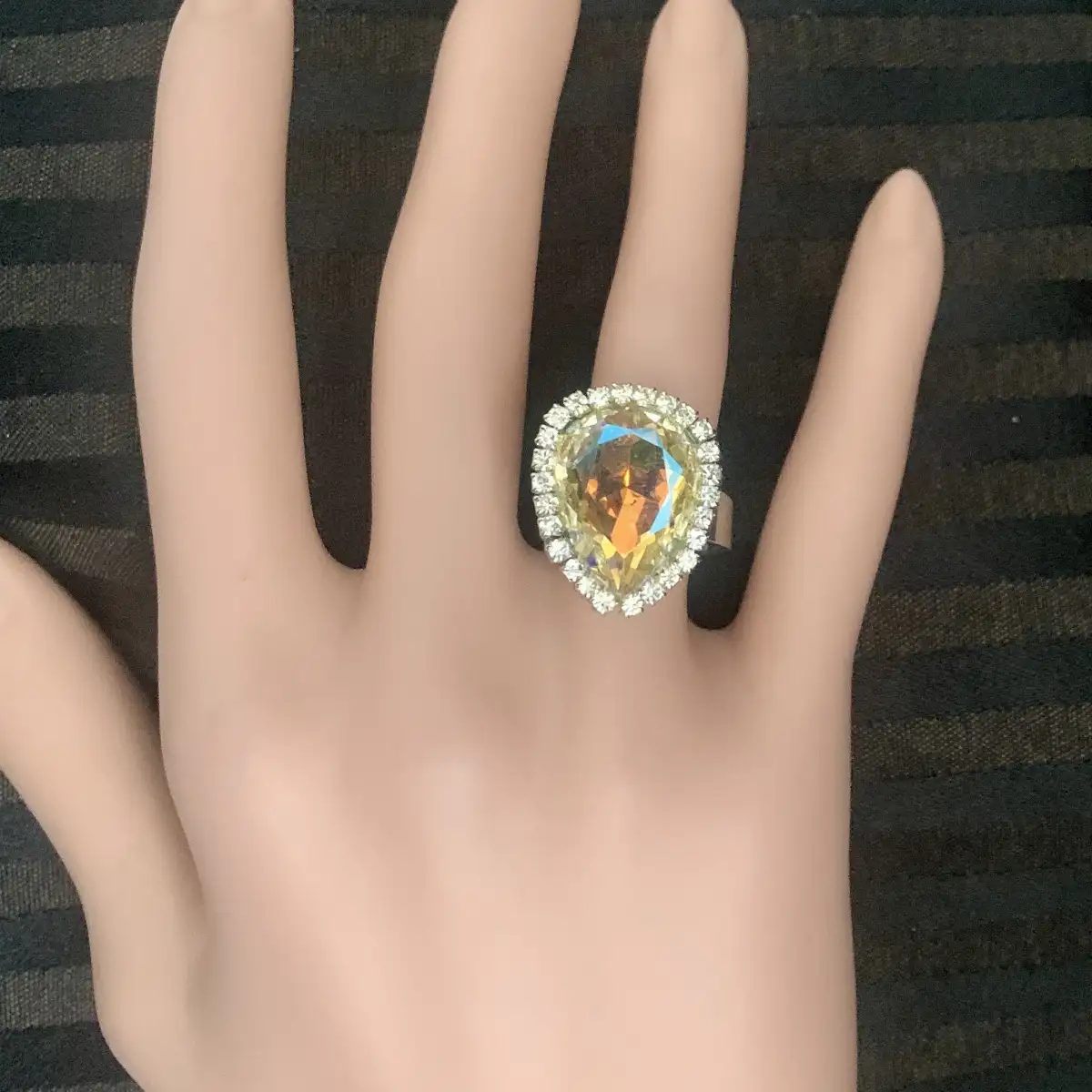 "Rhee" crystal paradise shine