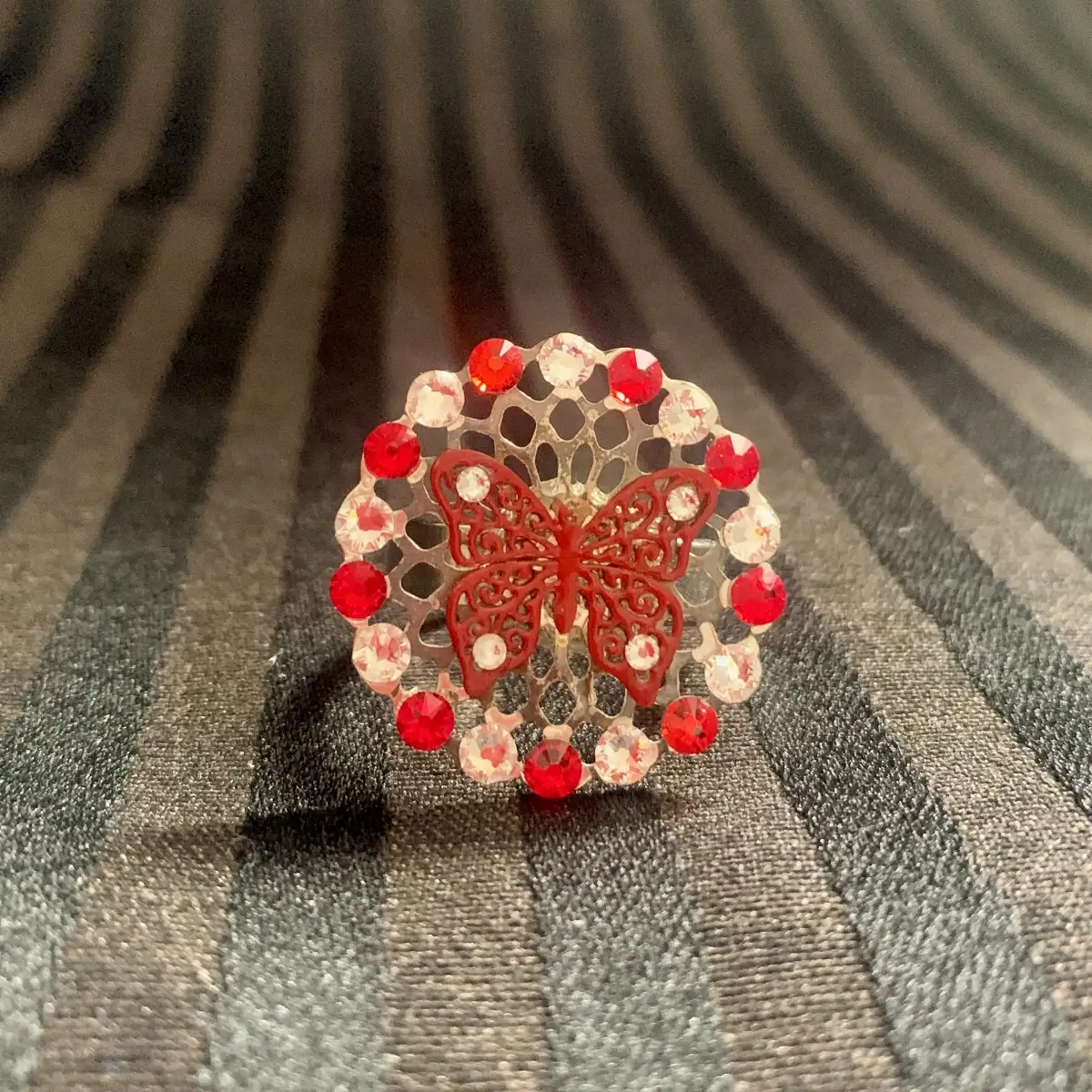 "Butterfly" light siam/crystal