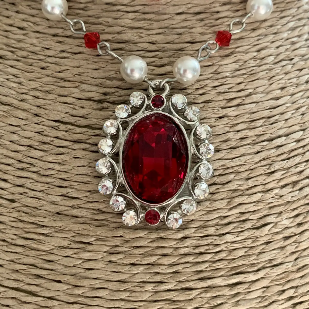 "Alcyra" d'inspiration victorienne