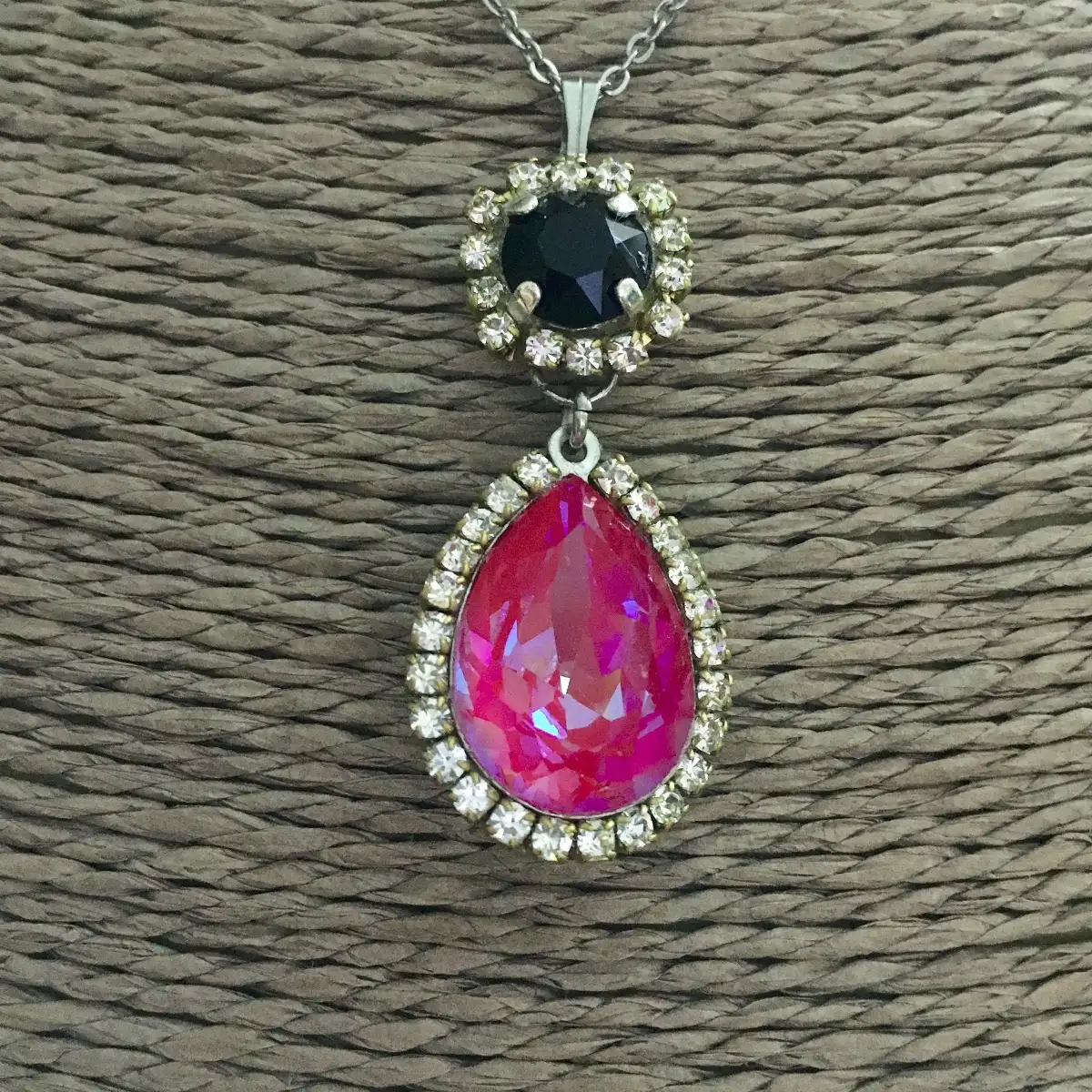 "Marie-Antoinette" jet/royal red delite