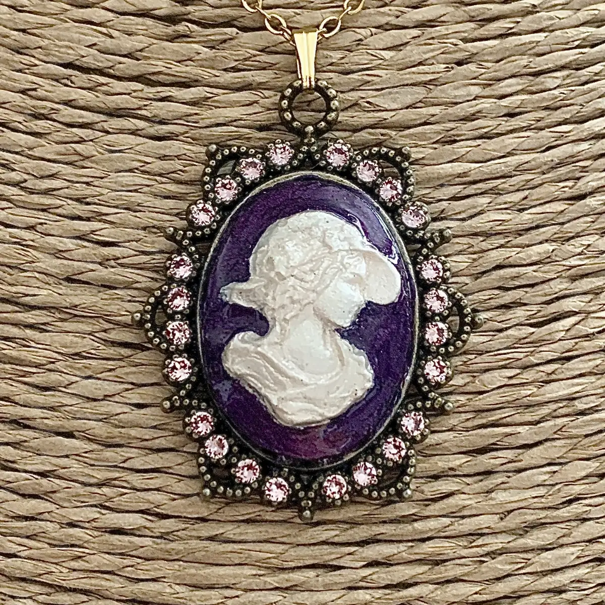 "Isa" d'inspiration victorienne