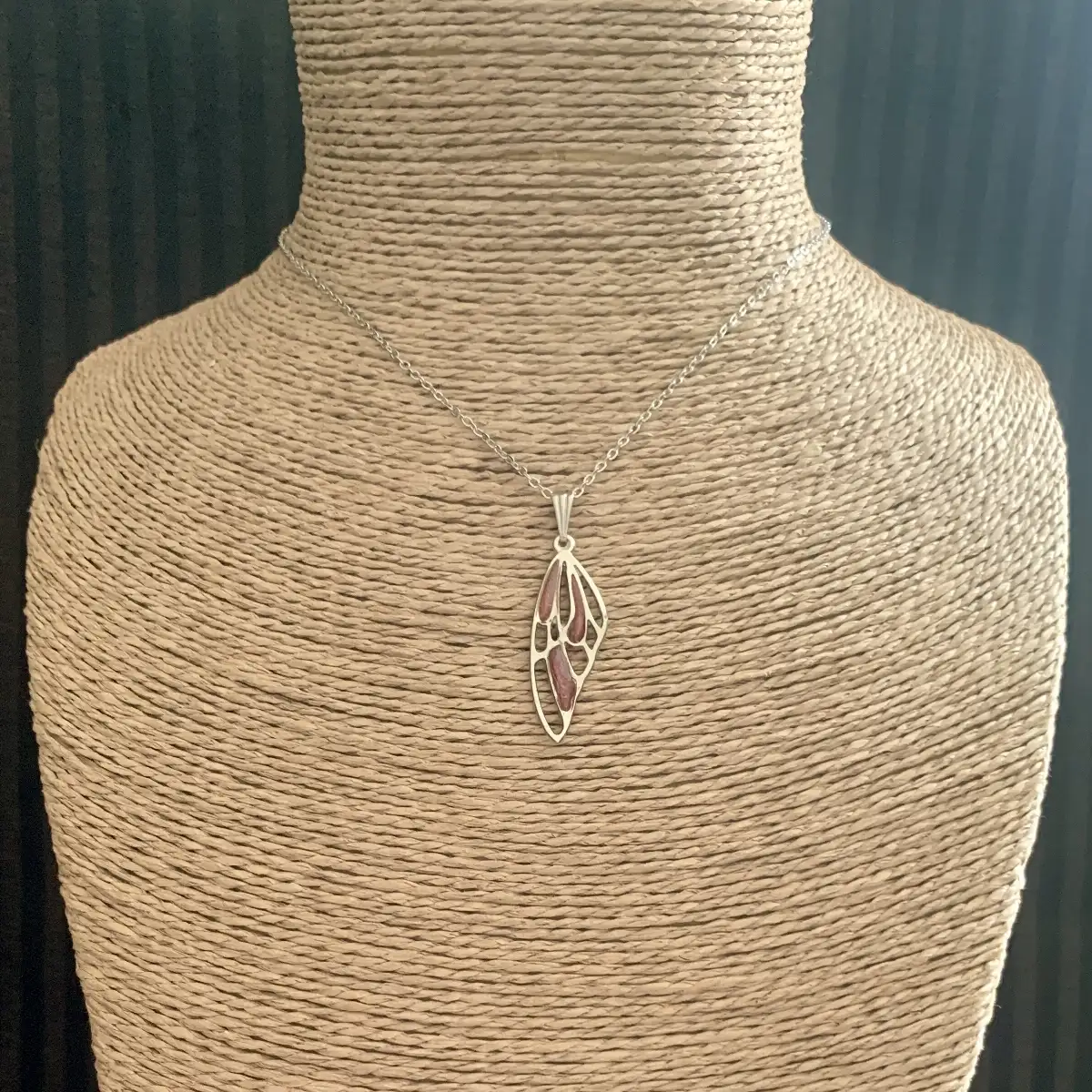"Nyuii" pendentif d'inspiration baroque