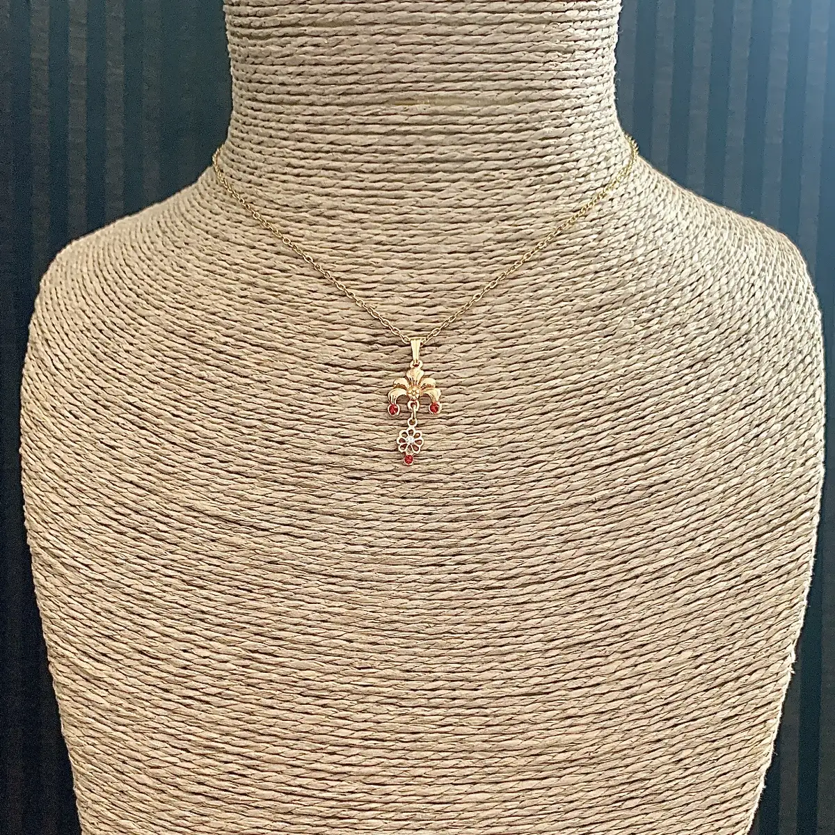 "Aylie" pendentif d'inspiration Art Nouveau