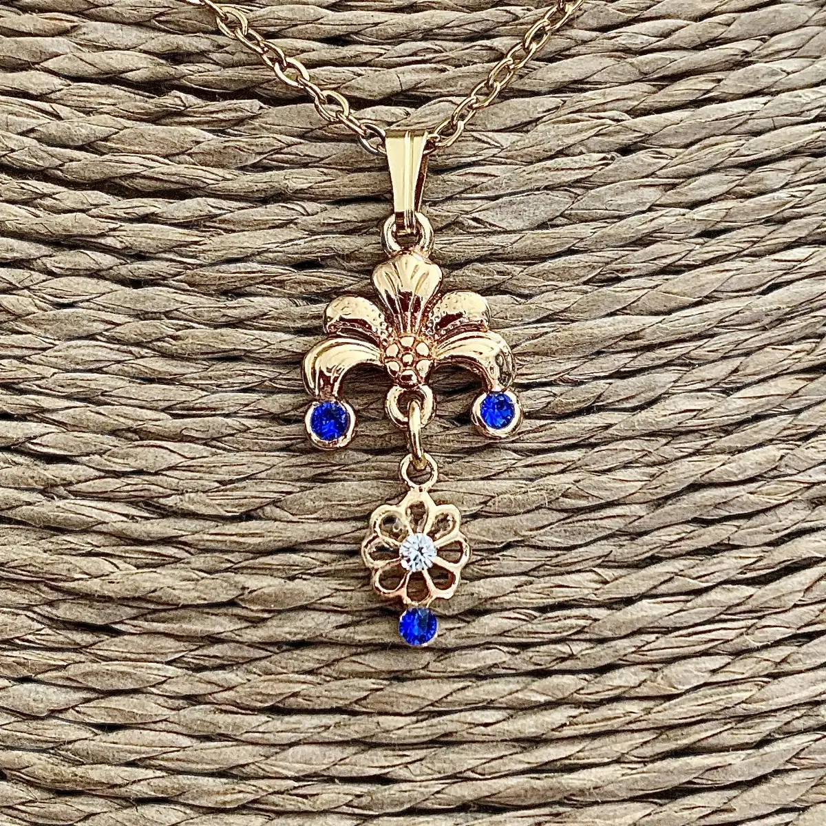 "Aylie" pendentif d'inspiration Art Nouveau